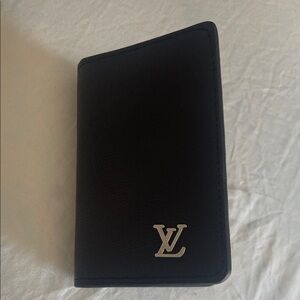 Fashion inspired Black Textured Leather Card Case